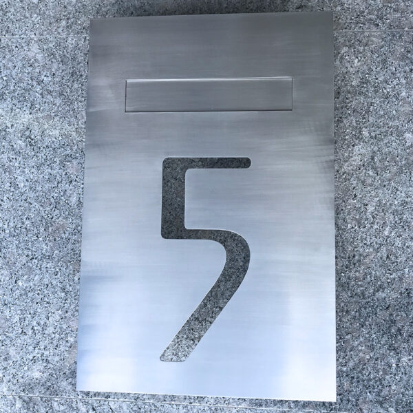 Cut-Out Plate with Letterbox